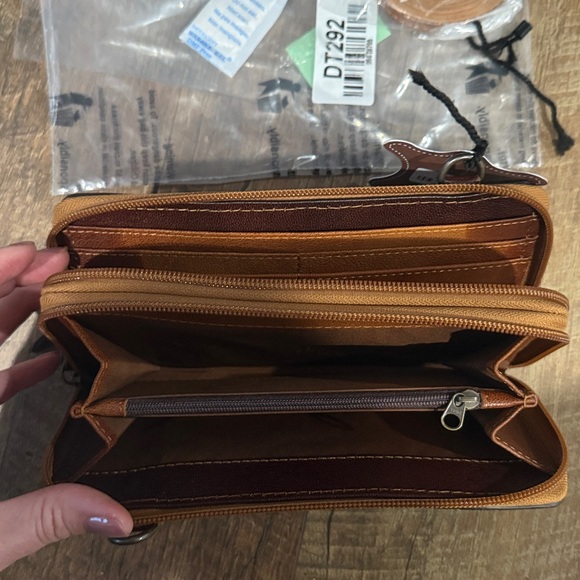 NWT Western Linen Brown Suede Wallet with White Boot Stitching - Picture 7 of 8